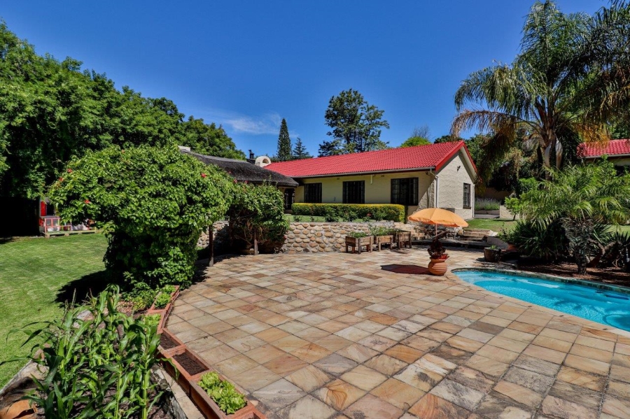 To Let 4 Bedroom Property for Rent in Helderberg Estate Western Cape